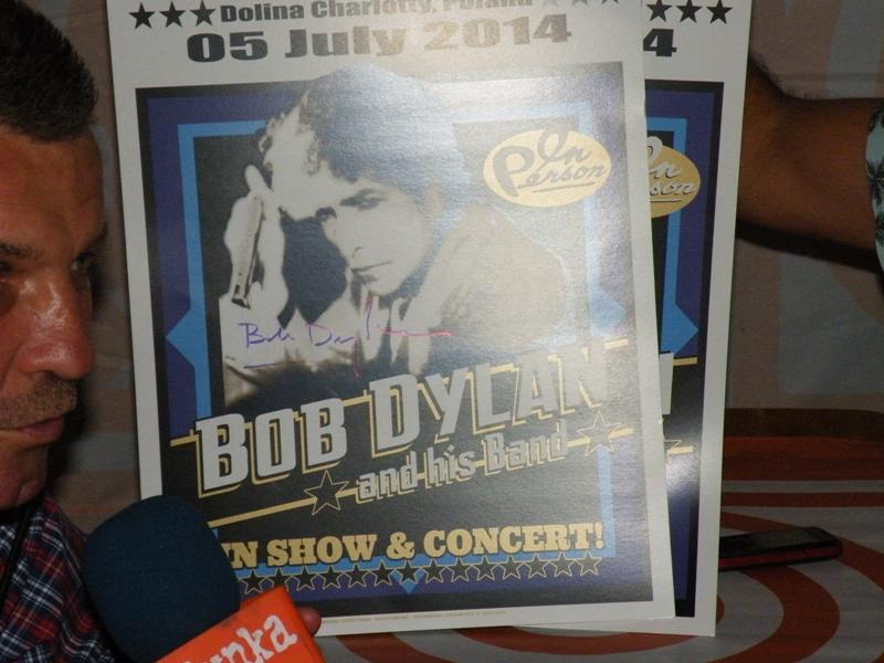 Plakat reklamujący koncert Boba Dylana z jego autografem